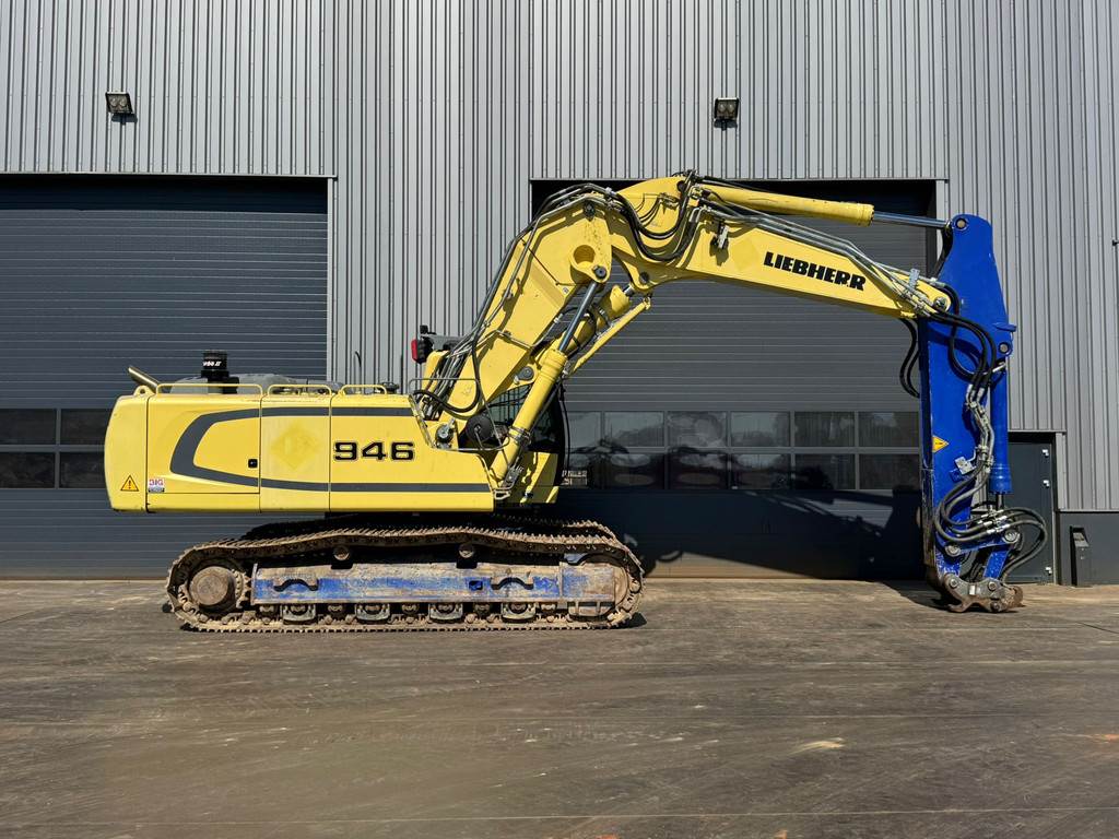 Liebherr R946
