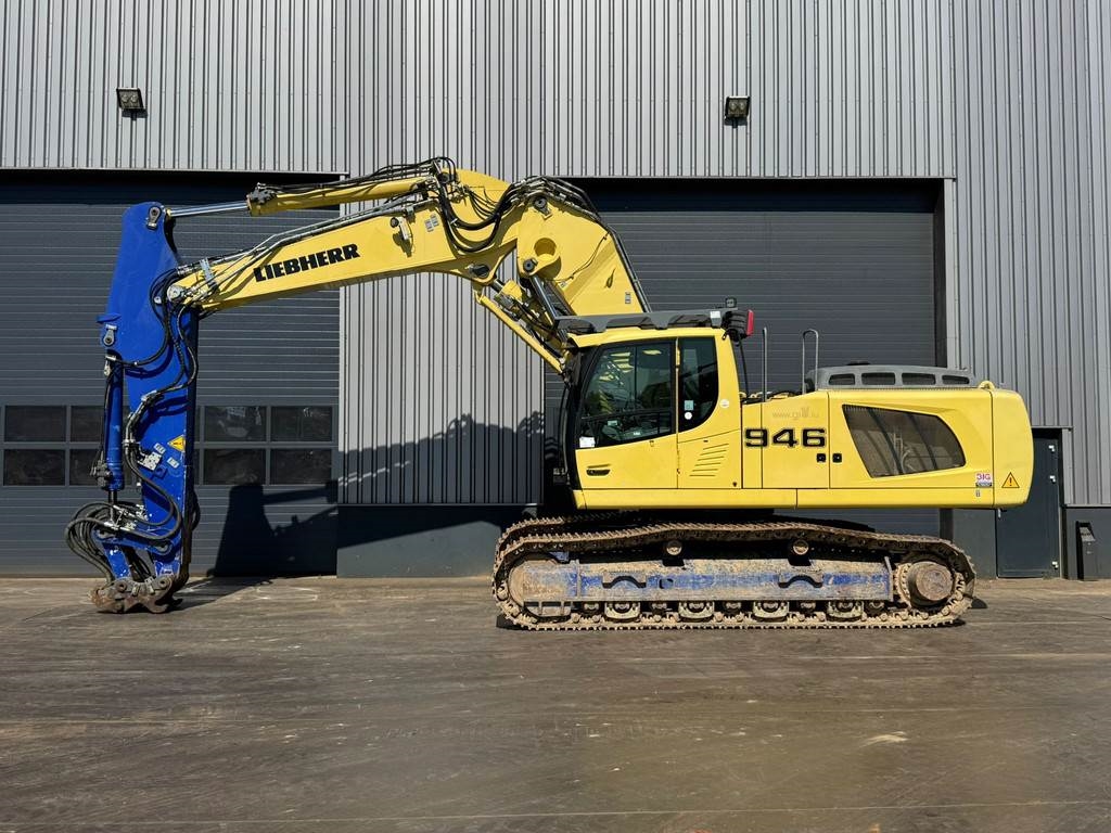 Liebherr R946
