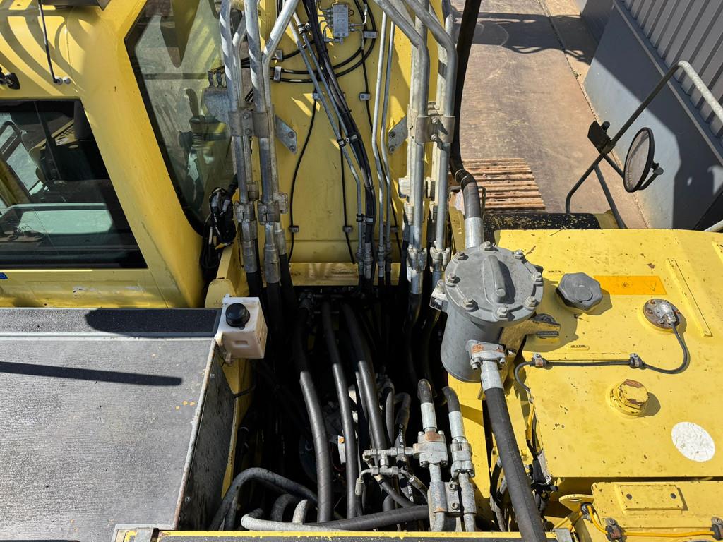 Liebherr R946 - triple boom