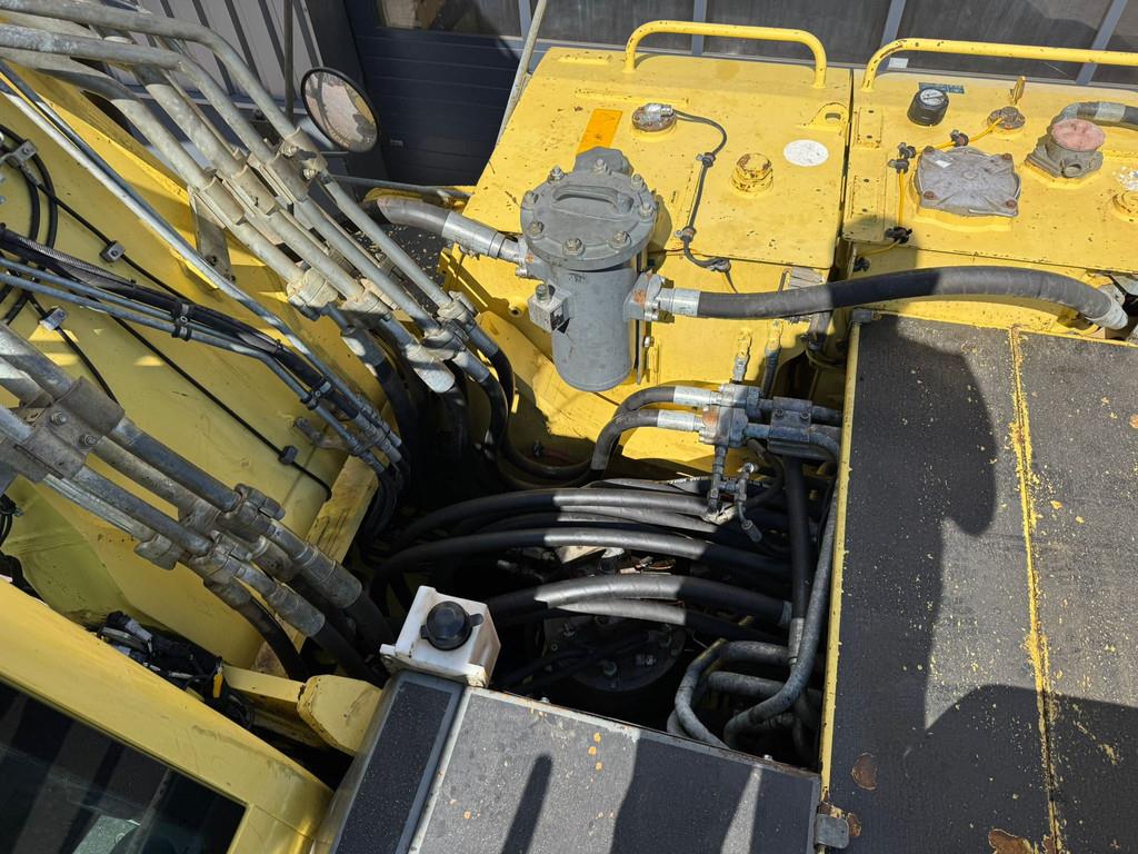 Liebherr R946 - triple boom