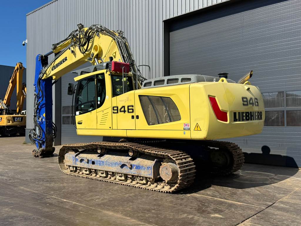 Liebherr R946