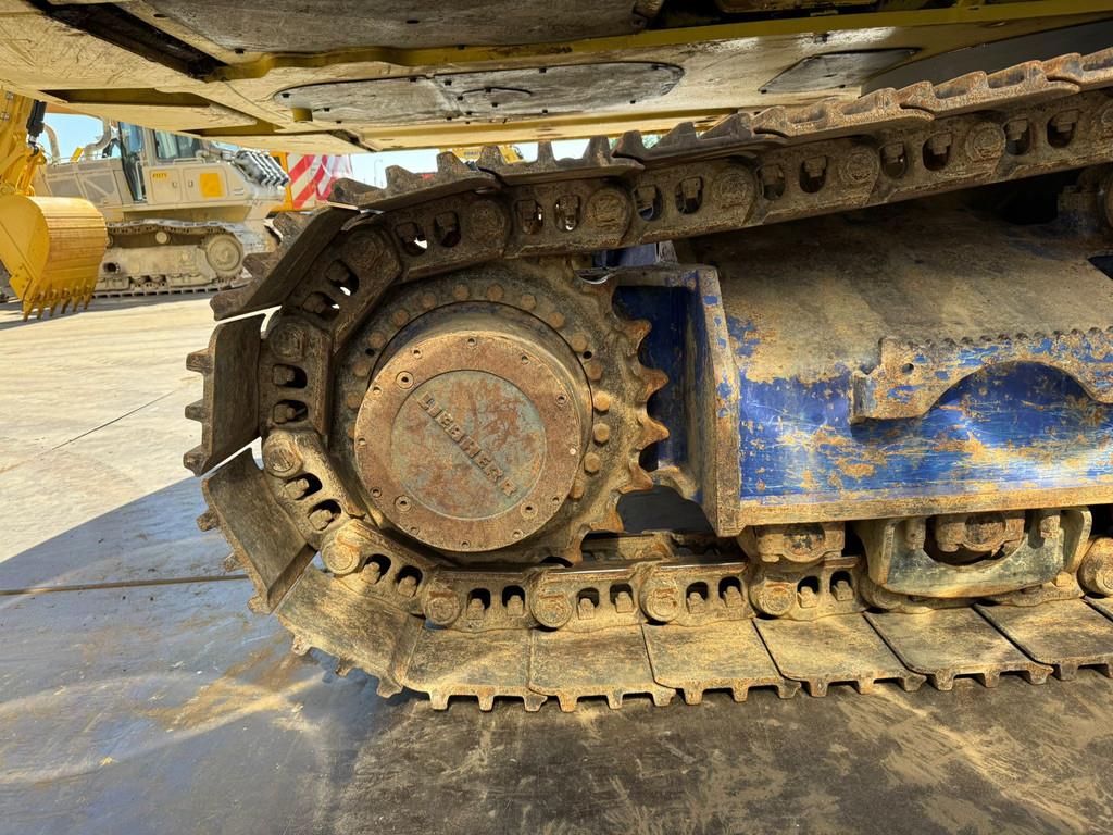 Liebherr R946 - triple boom