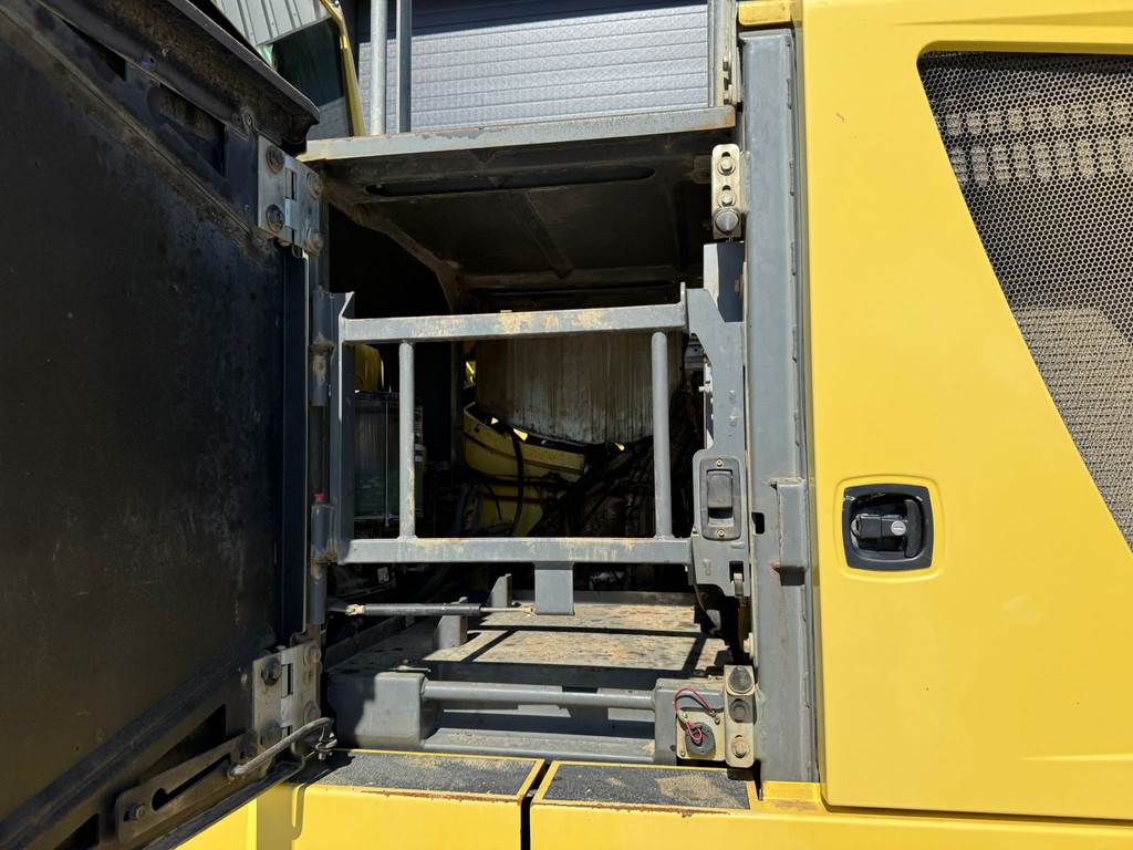 Liebherr R946