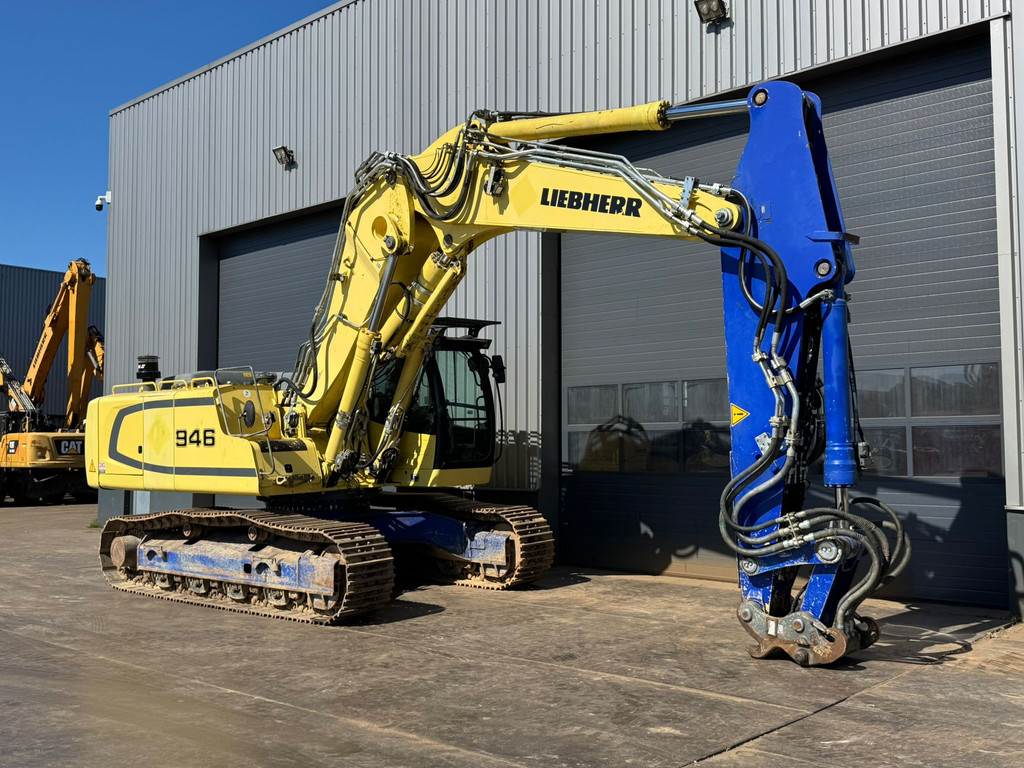 Liebherr R946