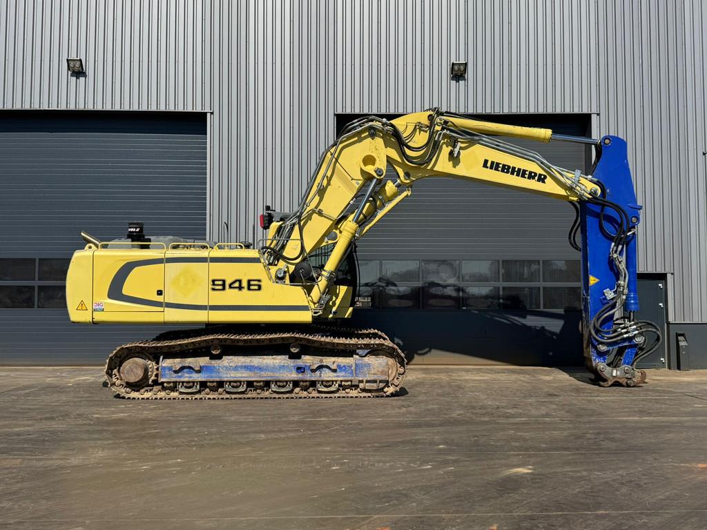 Liebherr R946 - triple boom