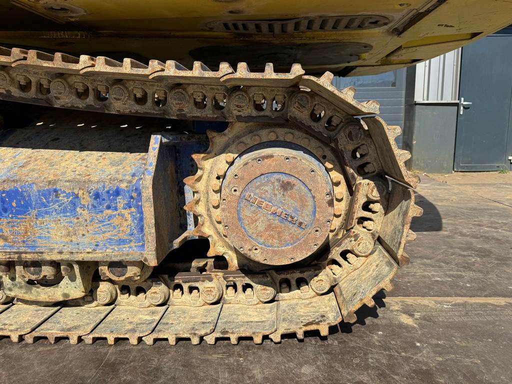 Liebherr R946