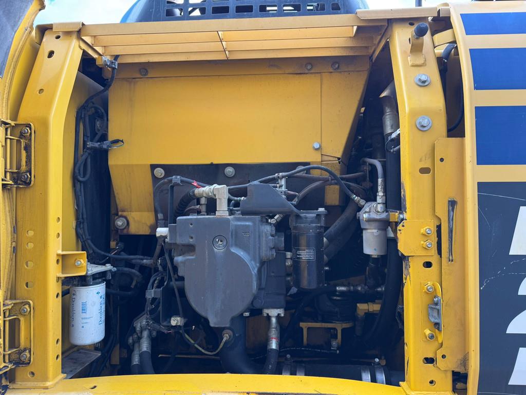 Komatsu PC240LC-10