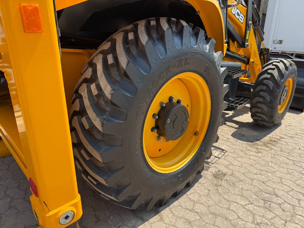 JCB 3DX / 3CX Plus 4WD - New / Unused/ Hammer Lines AC