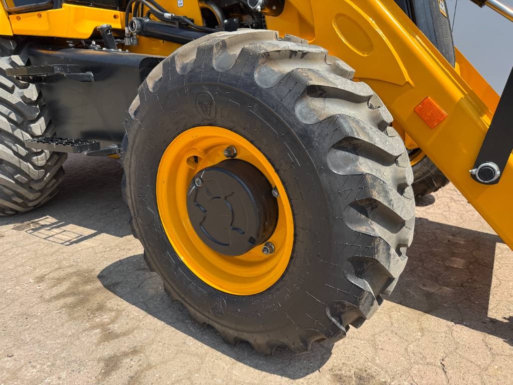JCB 3DX / 3CX Plus 4WD - New / Unused/ Hammer Lines AC
