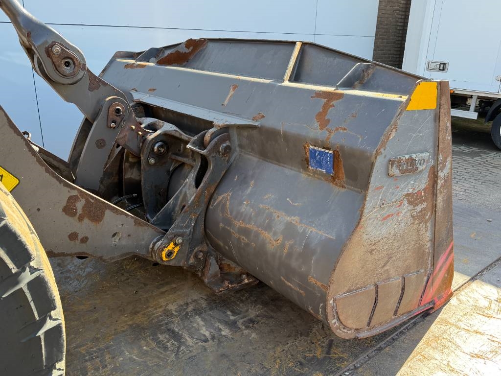 Volvo L120H - 3rd Function / Weight System