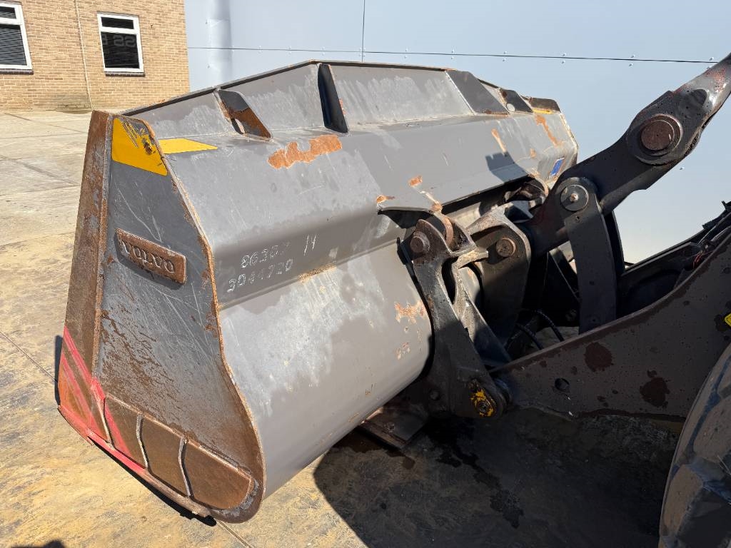 Volvo L120H - 3rd Function / Weight System