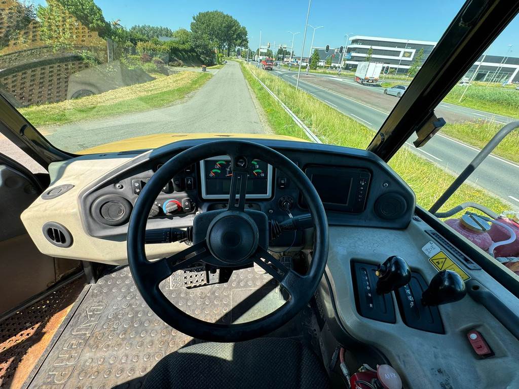 CAT 740B