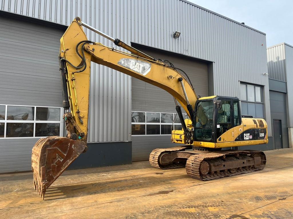 CAT 320D - bucket with teeth
