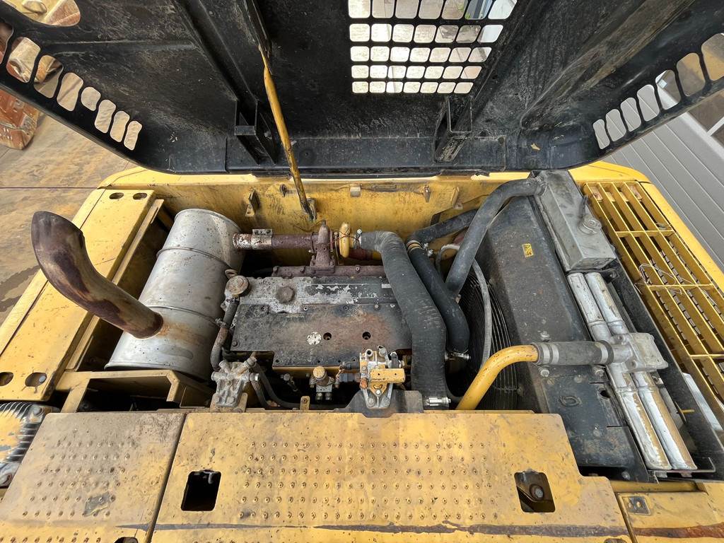 CAT 320D - bucket with teeth