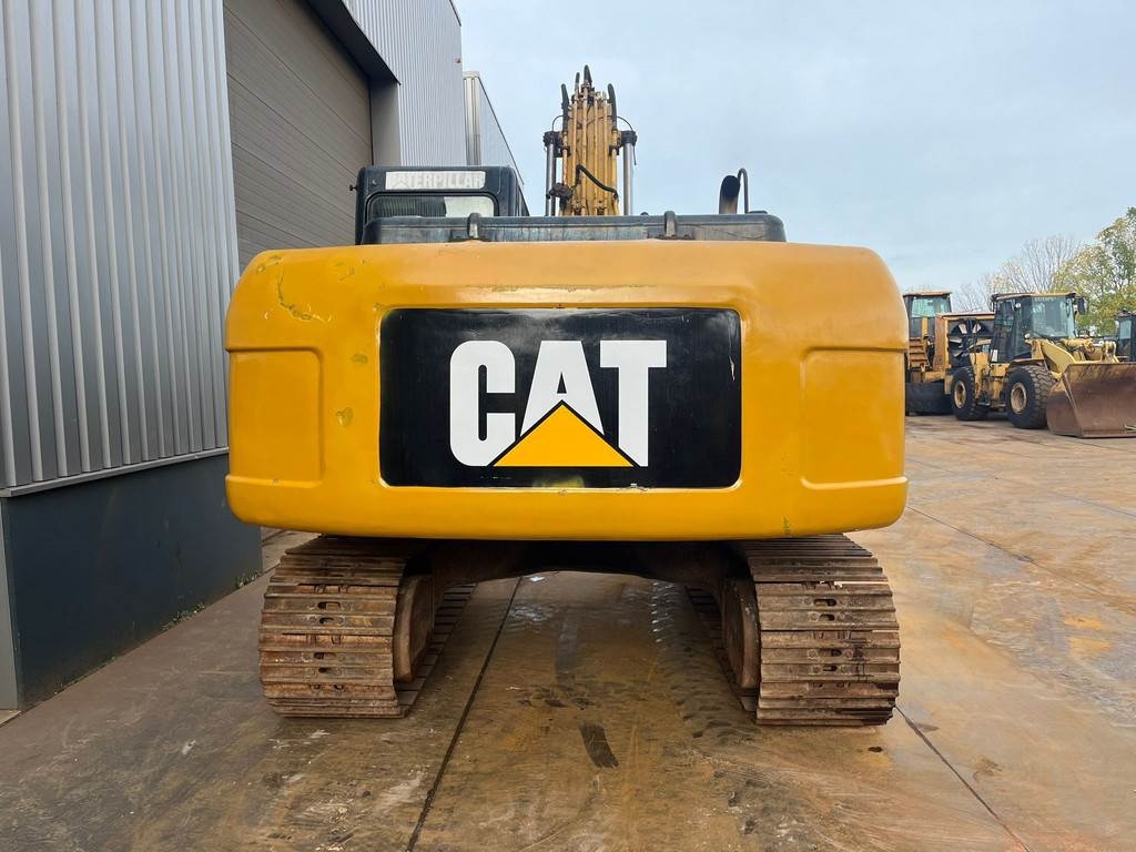 CAT 320D - bucket with teeth