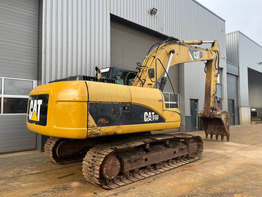 CAT 320D - bucket with teeth