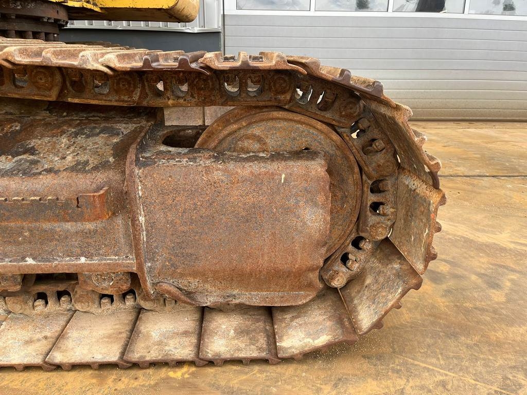CAT 320D - bucket with teeth