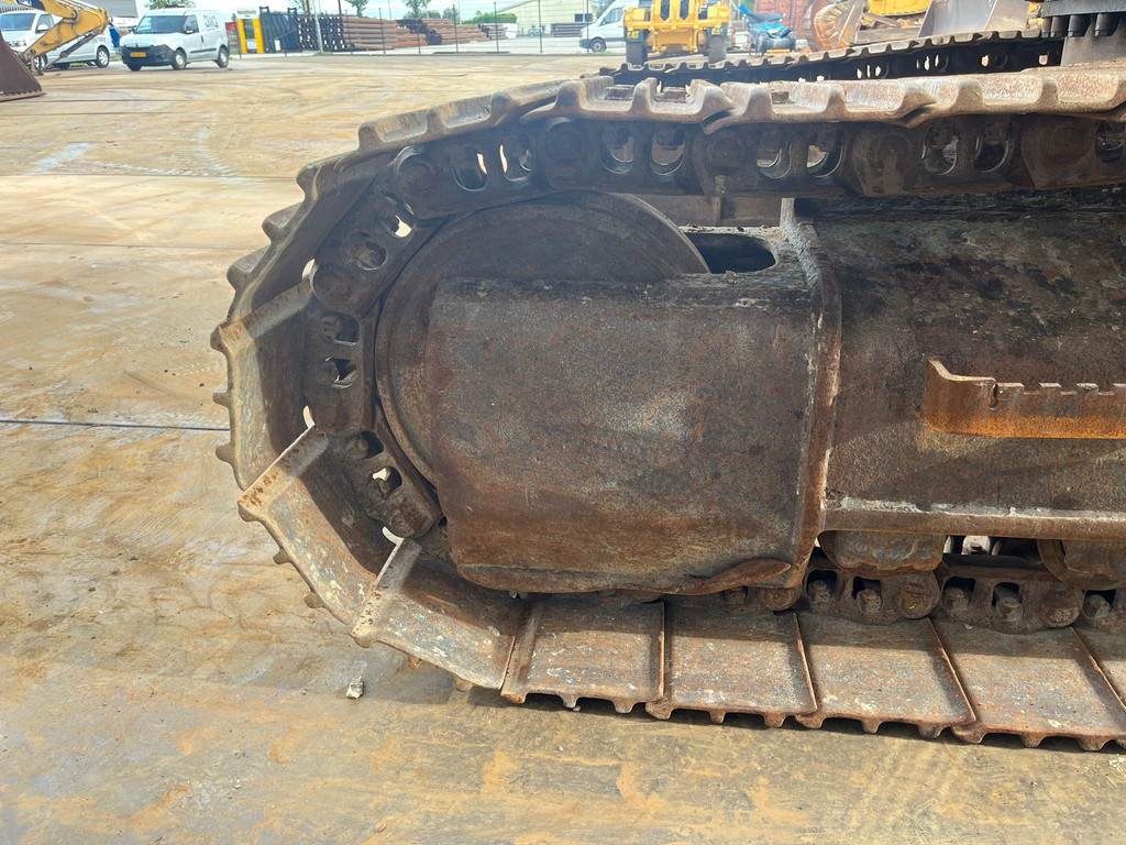 CAT 320D - bucket with teeth