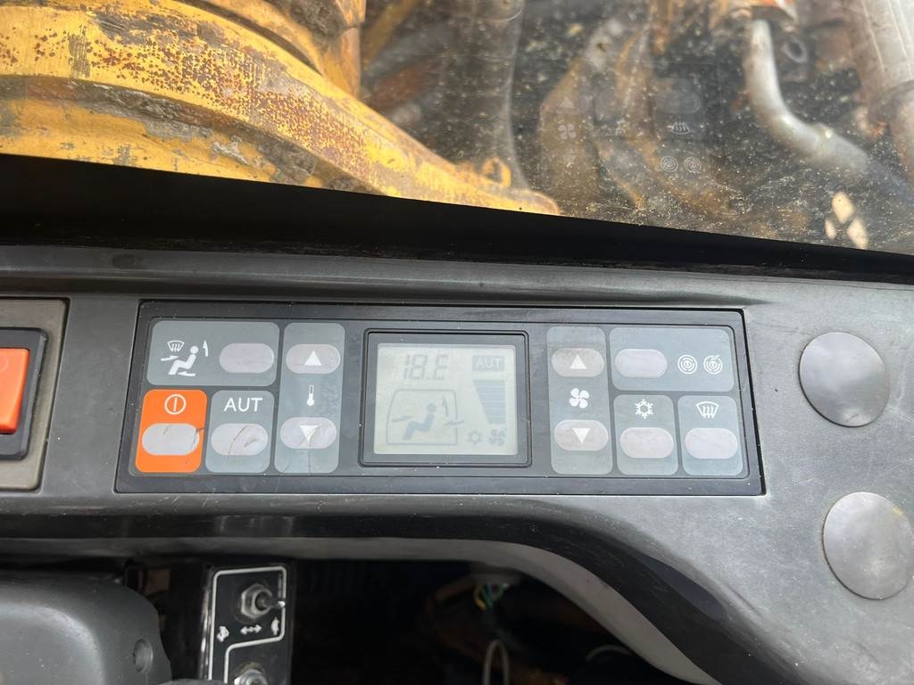 CAT 320D - bucket with teeth