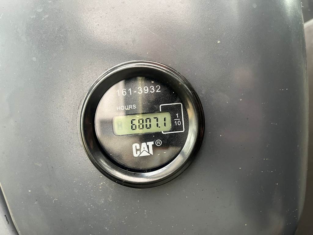 CAT 320D - bucket with teeth