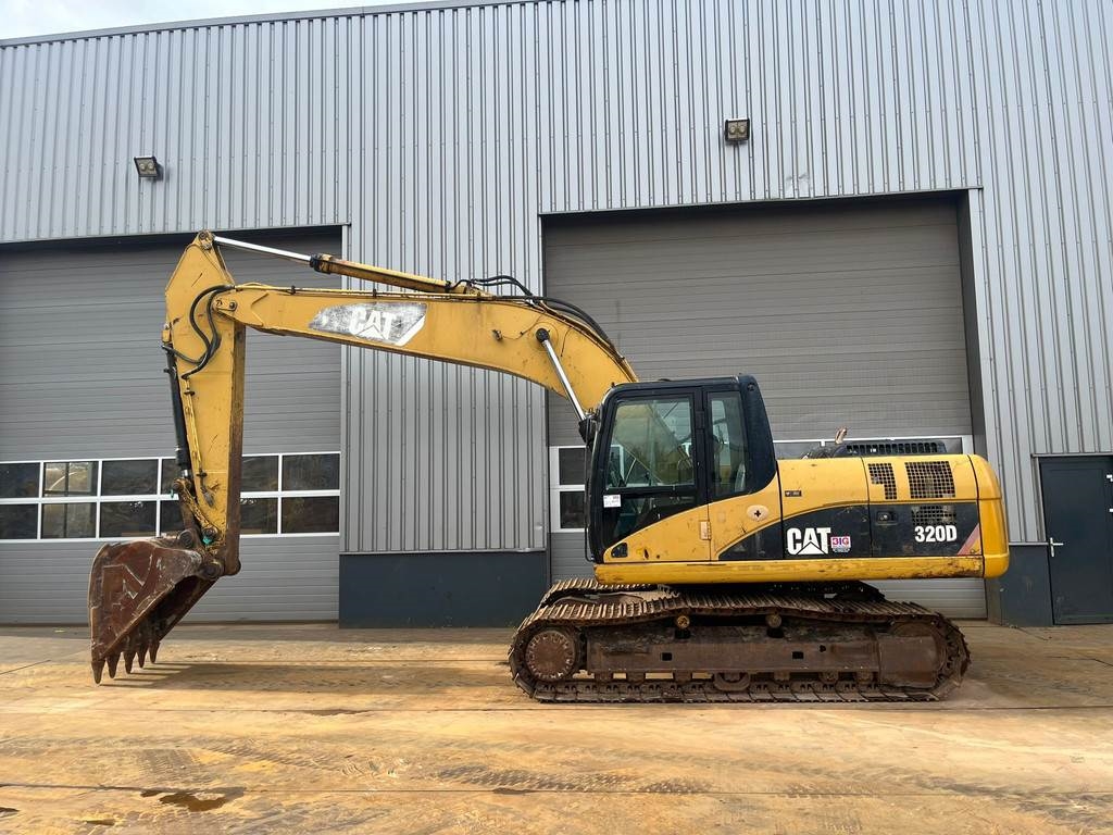 CAT 320D - bucket with teeth