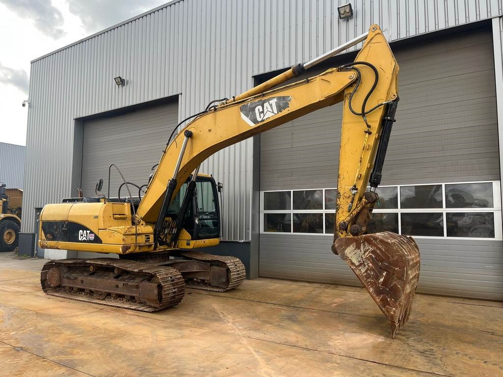 CAT 320D - bucket with teeth