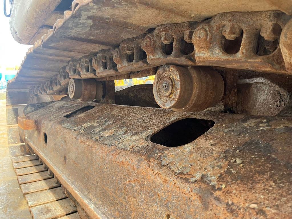 CAT 320D - bucket with teeth