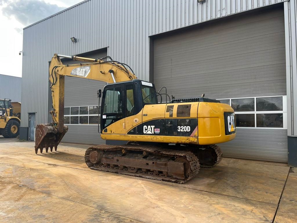 CAT 320D - bucket with teeth