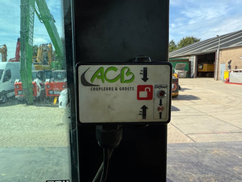 JCB 86C-1 - Hammer Lines / Quick Coupler