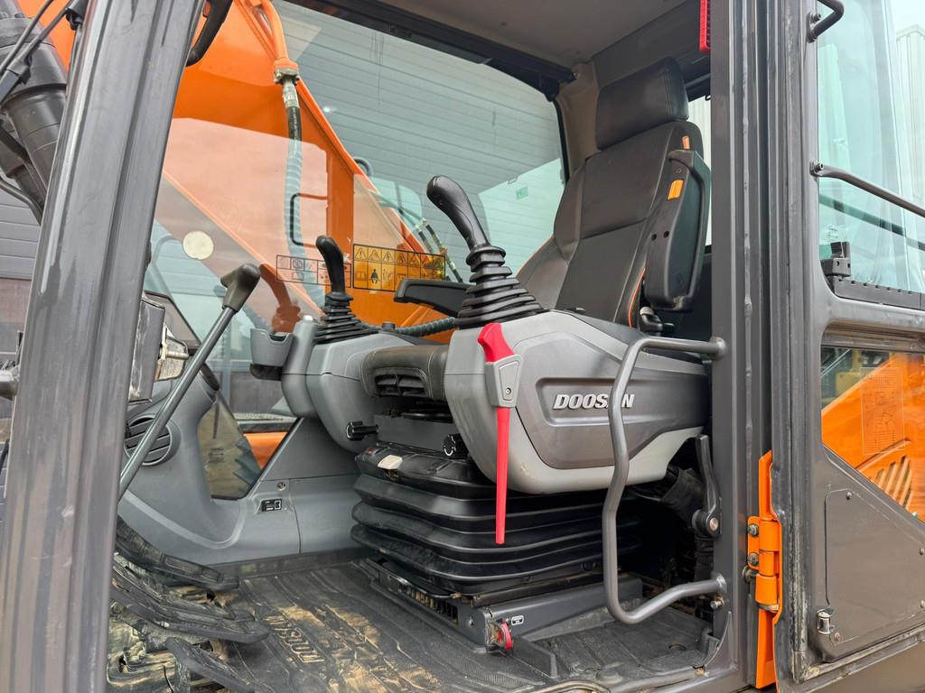 Doosan DX225LC-7