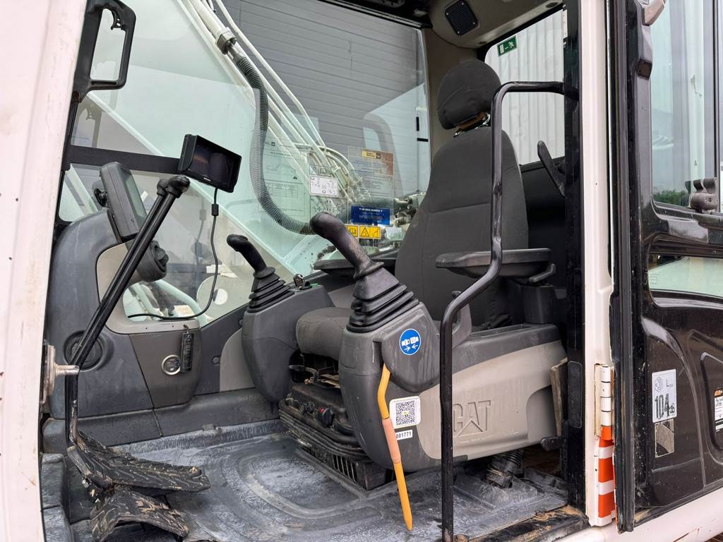 CAT 324DLN