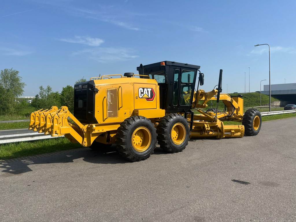 CAT 140GC - Push block / Ripper / New Tires