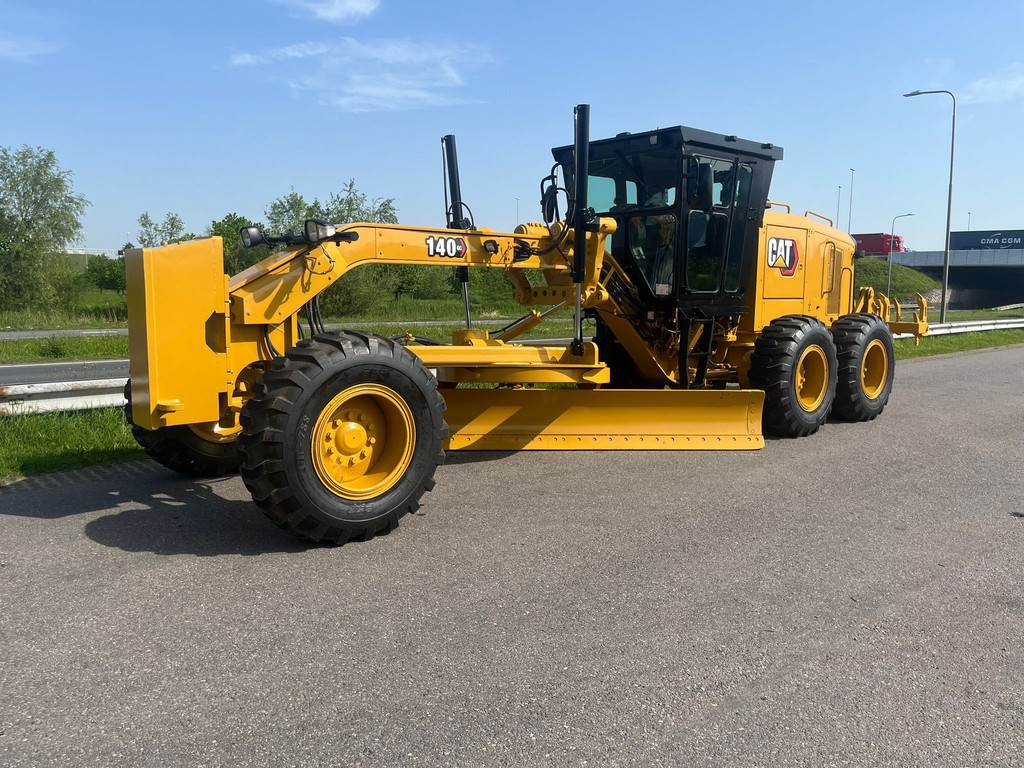 CAT 140GC - Push block / Ripper / New Tires