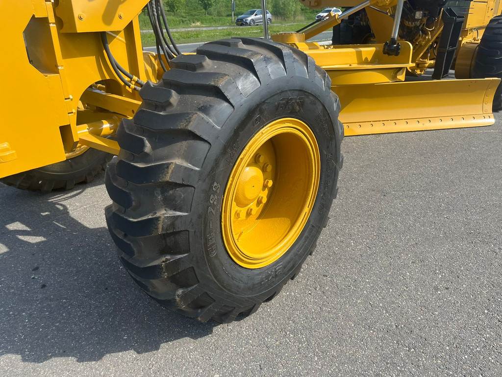 CAT 140GC - Push block / Ripper / New Tires