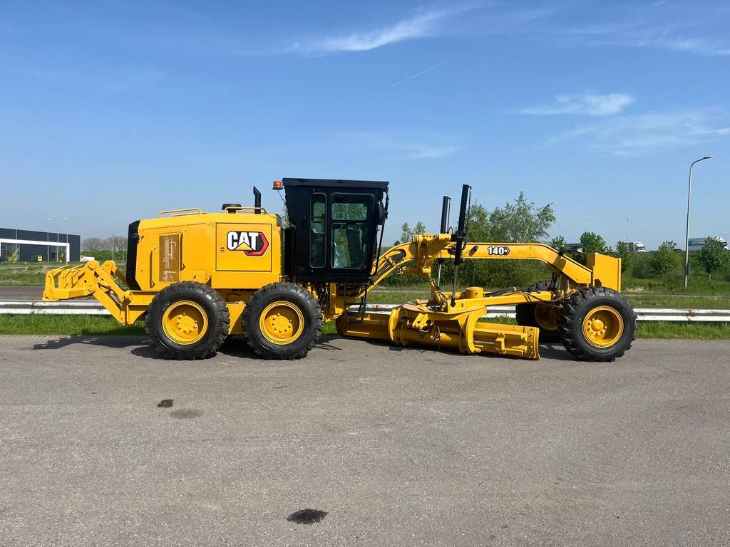 CAT 140GC - Push block / Ripper / New Tires