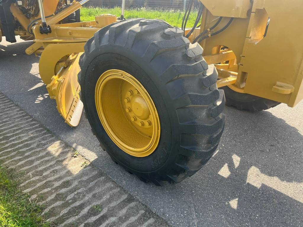 CAT 140GC - Push block / Ripper / New Tires