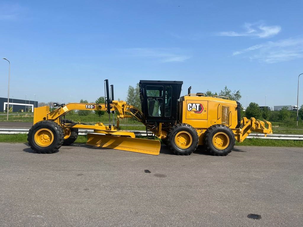 CAT 140GC - Push block / Ripper / New Tires