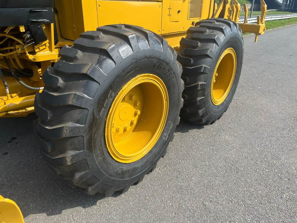 CAT 140GC - Push block / Ripper / New Tires