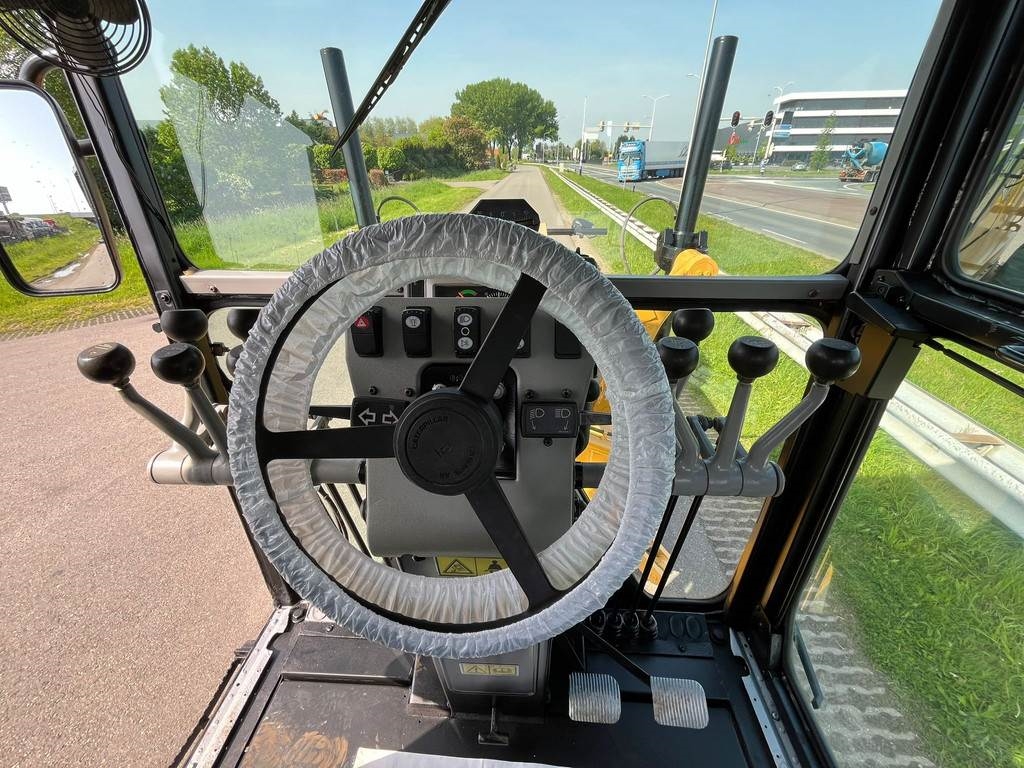 CAT 140GC - Push block / Ripper / New Tires
