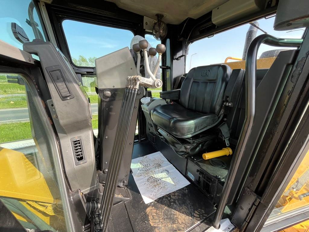 CAT 140GC - Push block / Ripper / New Tires