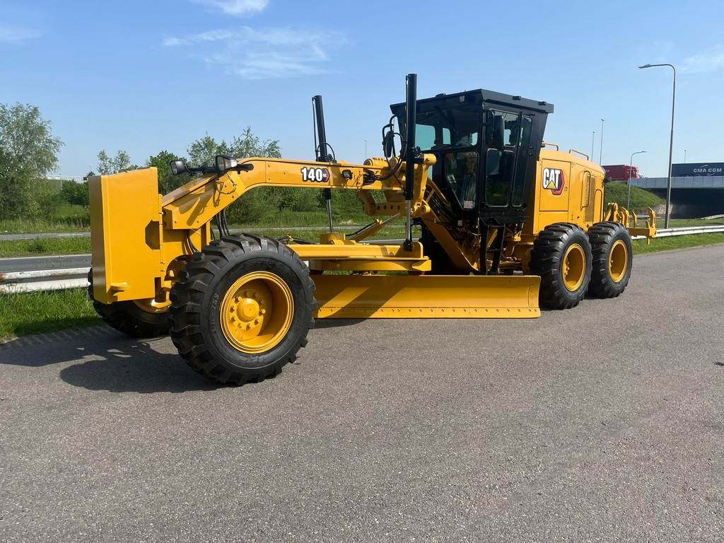 CAT 140GC - Push block / Ripper / New Tires