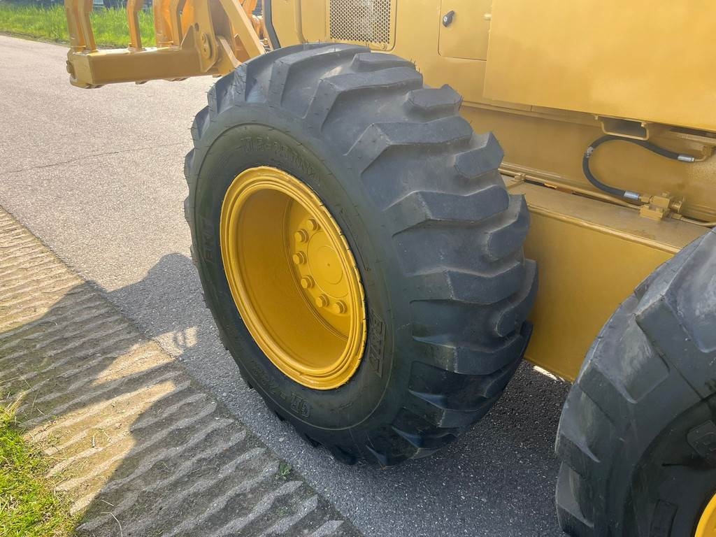 CAT 140GC - Push block / Ripper / New Tires