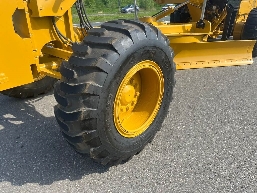 CAT 140GC - Push block / Ripper / New Tires