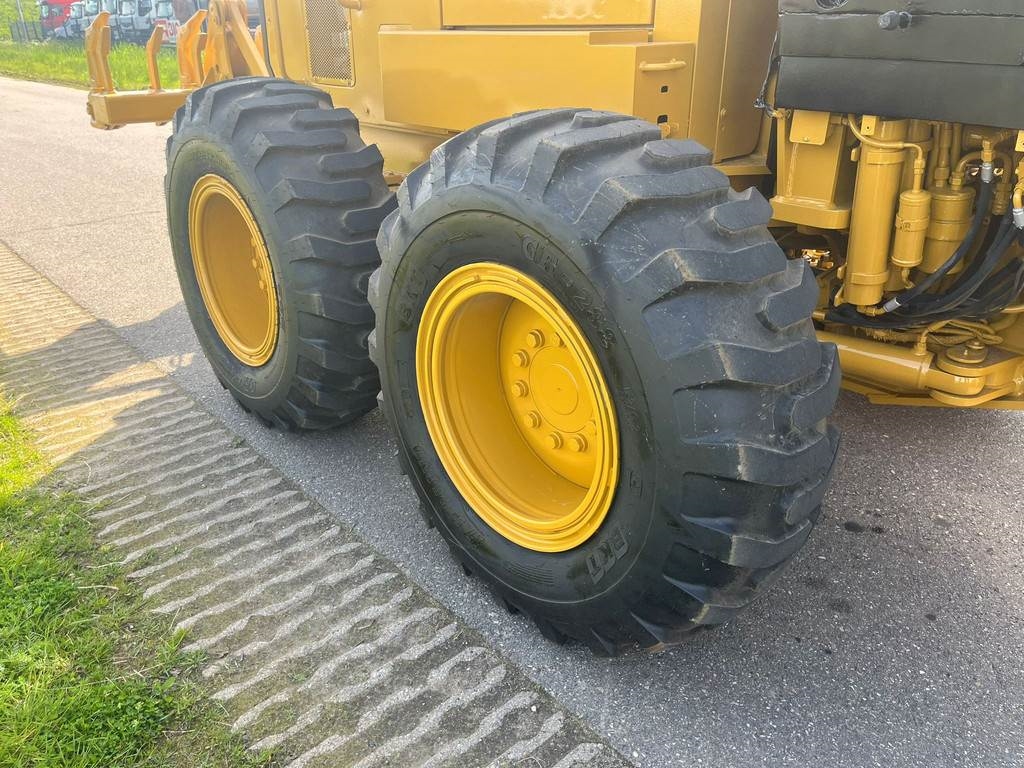 CAT 140GC - Push block / Ripper / New Tires