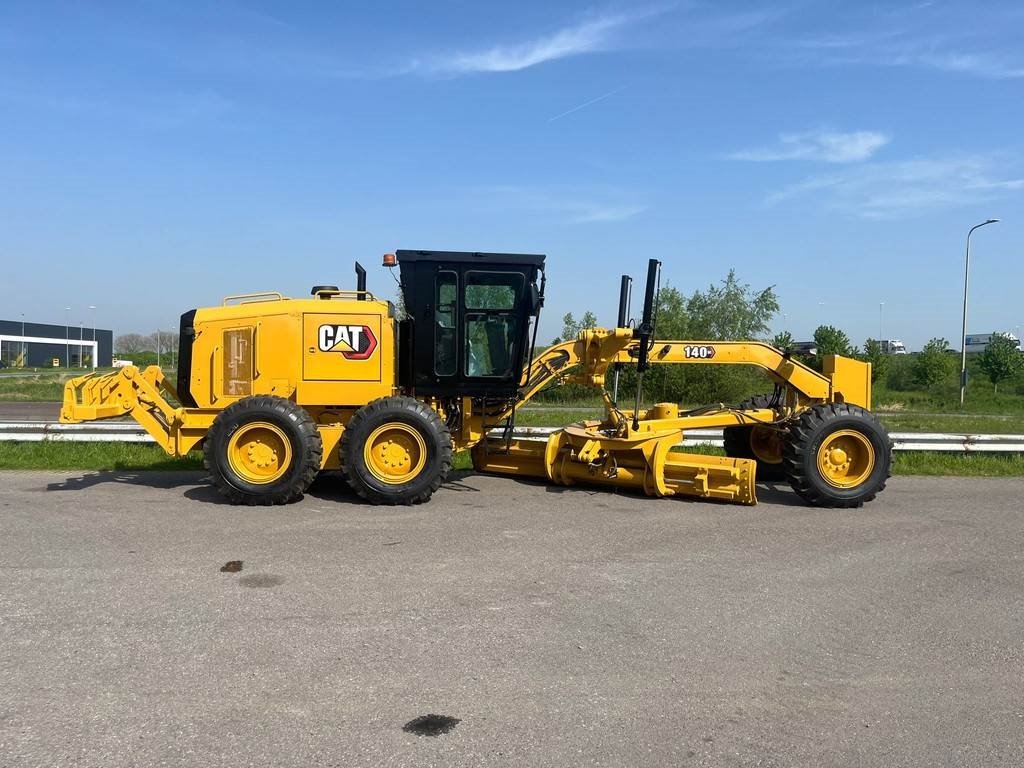 CAT 140GC - Push block / Ripper / New Tires
