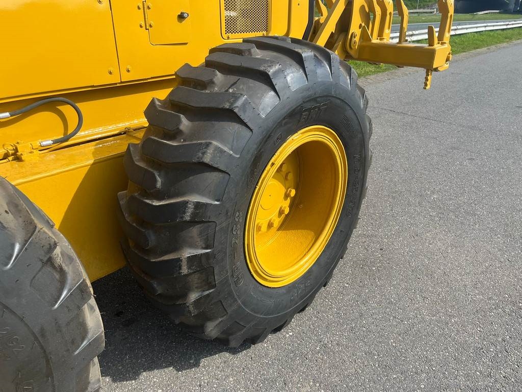 CAT 140GC - Push block / Ripper / New Tires