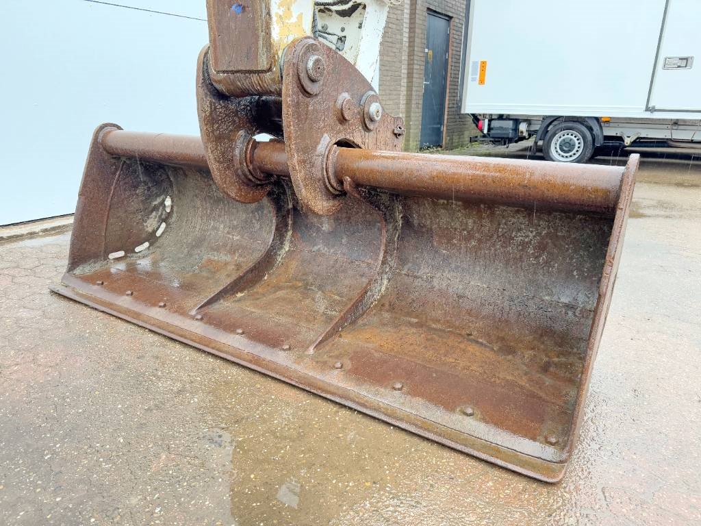 Liebherr R906LC Litronic - 2 Buckets / Quick Coupler