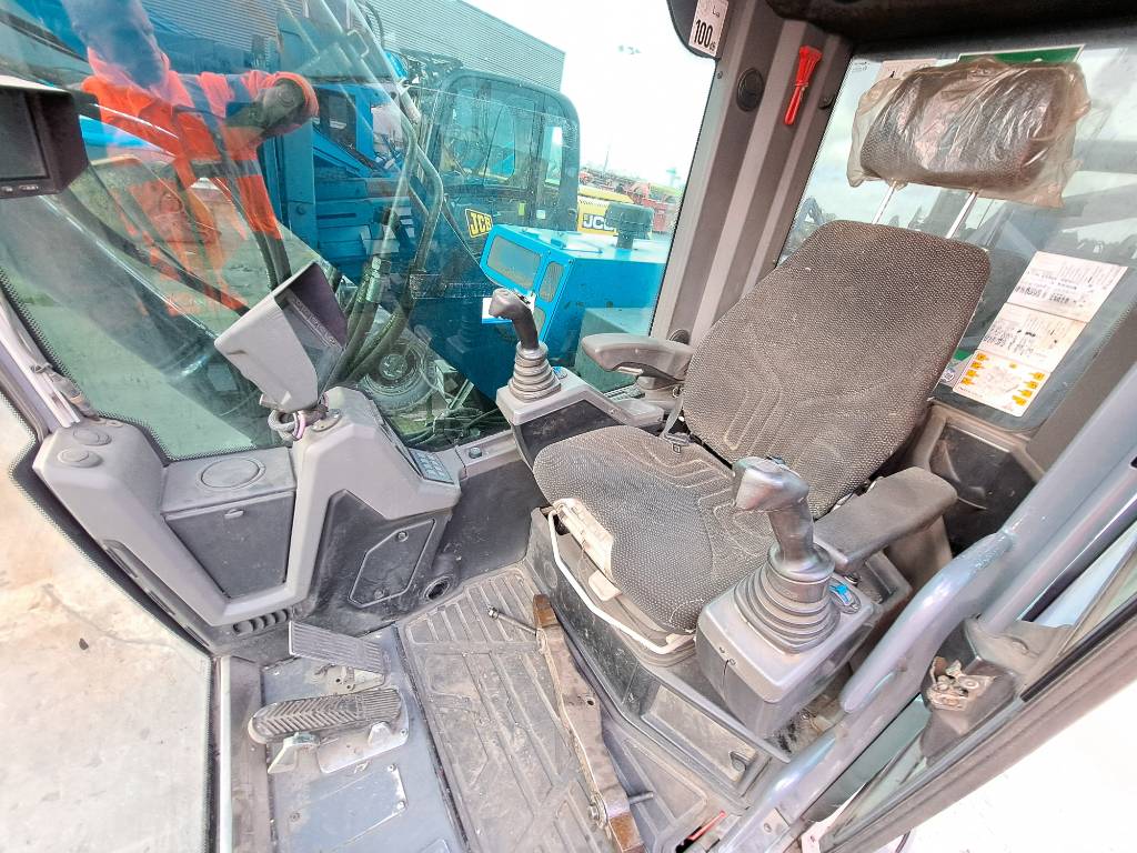 Fuchs MHL310F + Grapple