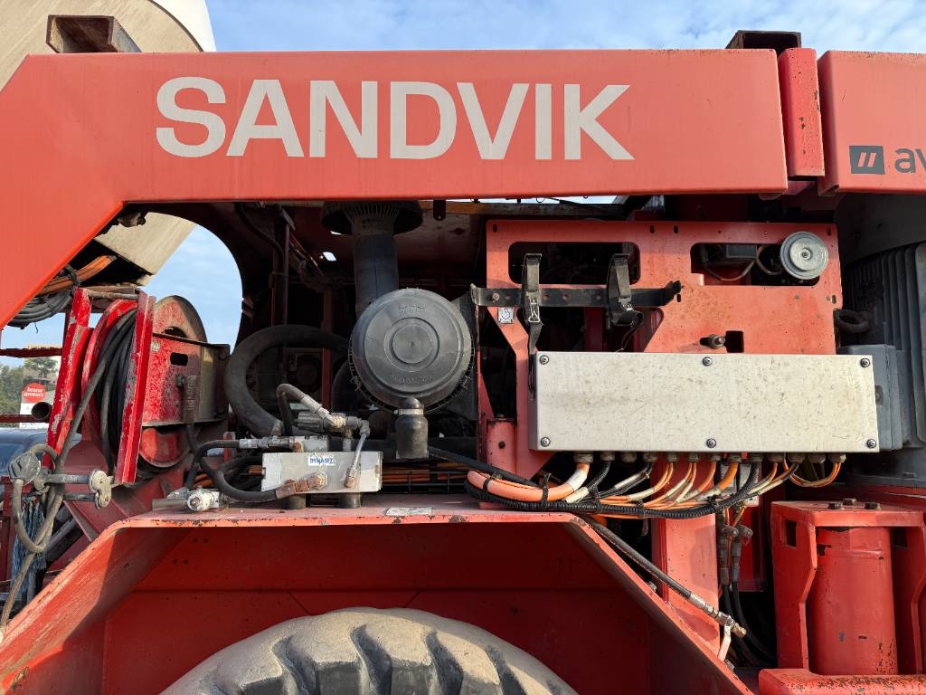 Sandvik DT1130-SC - 3x TB150 Drill Boom + Basket Boom