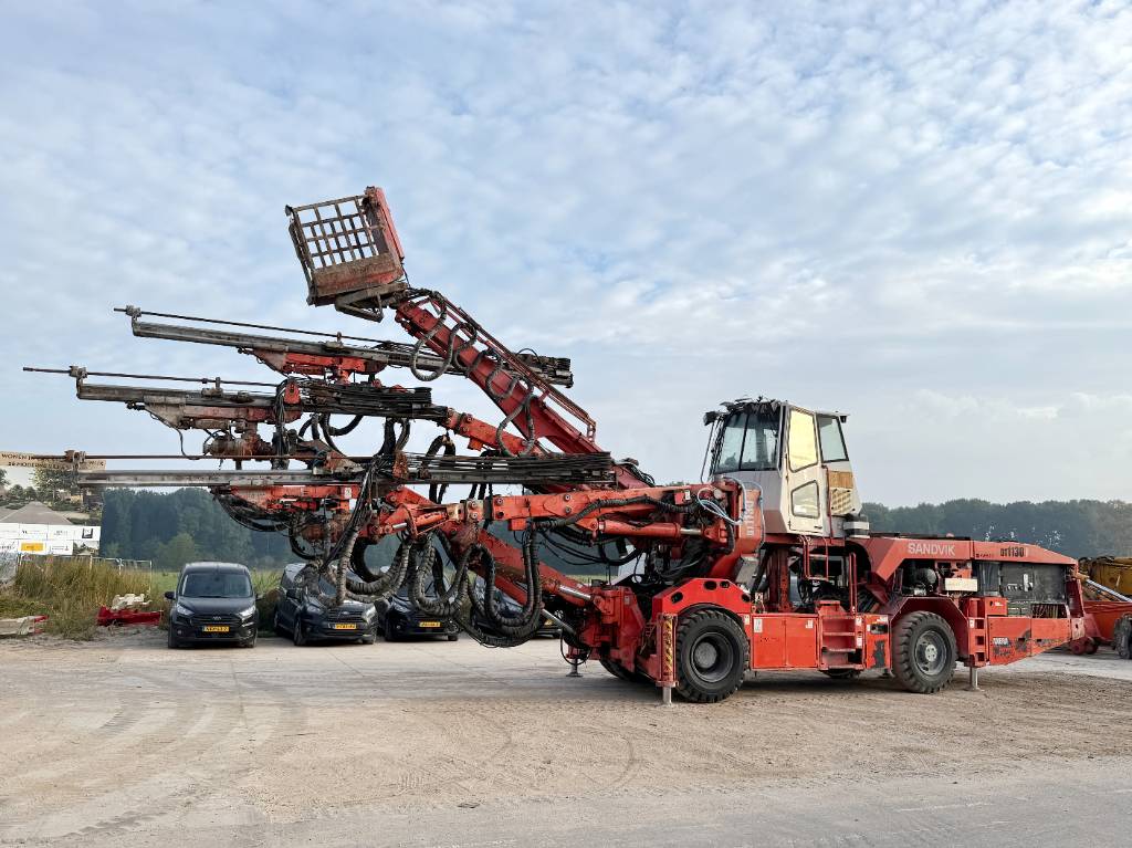 Sandvik DT1130-SC - 3x TB150 Drill Boom + Basket Boom